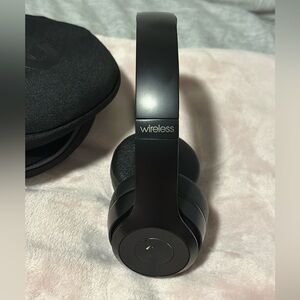 Beats Solo 3 in “Good condition”